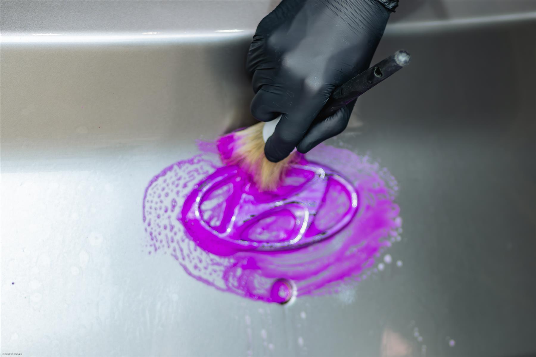 Aplicador sobre a pintura com produto